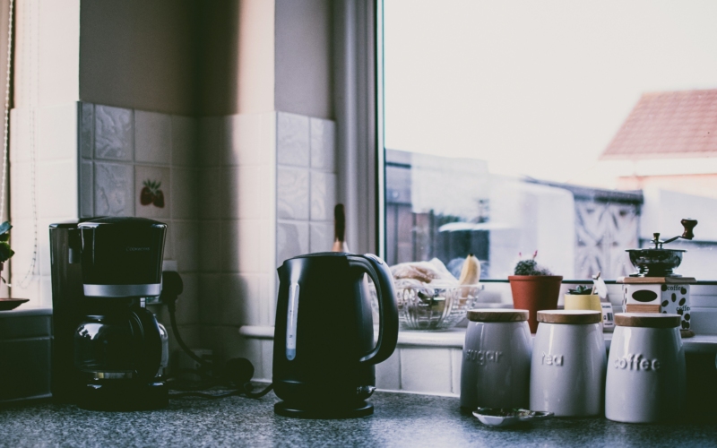 Πώς να καθαρίσεις την καφετιέρα σου εύκολα και αποτελεσματικά 