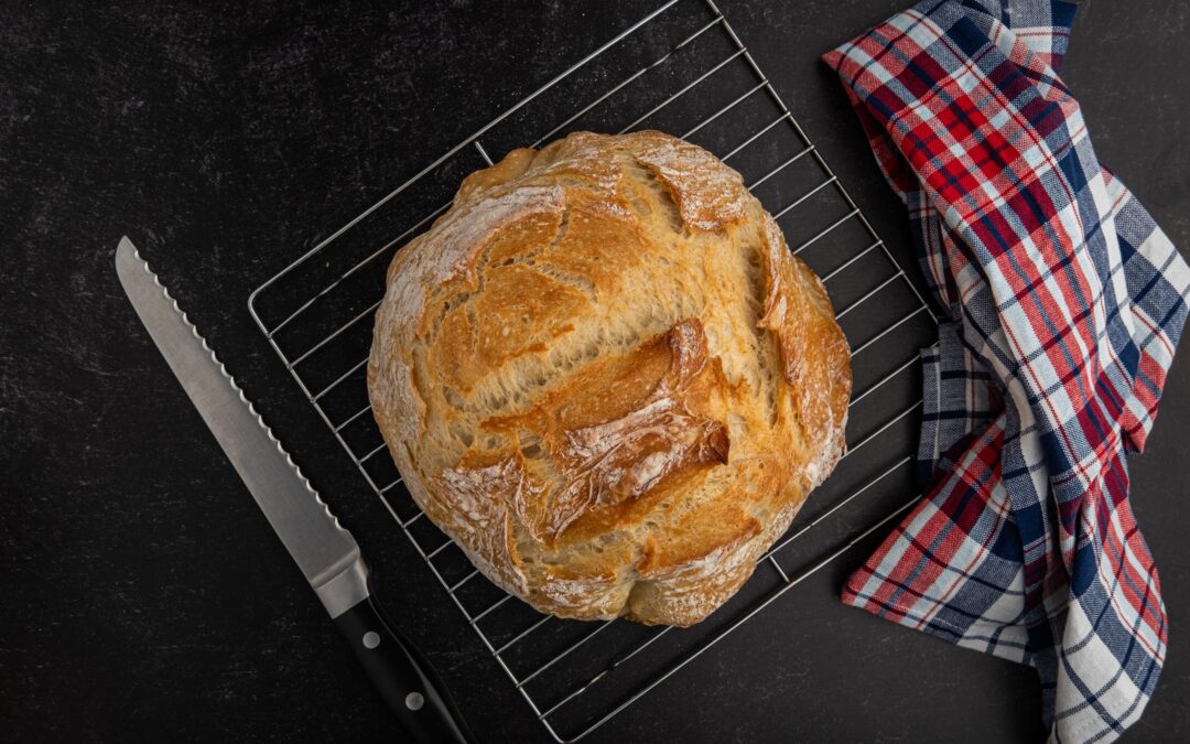 Η συνταγή για το απόλυτα μοσχομυριστό ψωμί χωρίς ζύμωμα που θα φτιάξεις στη γάστρα