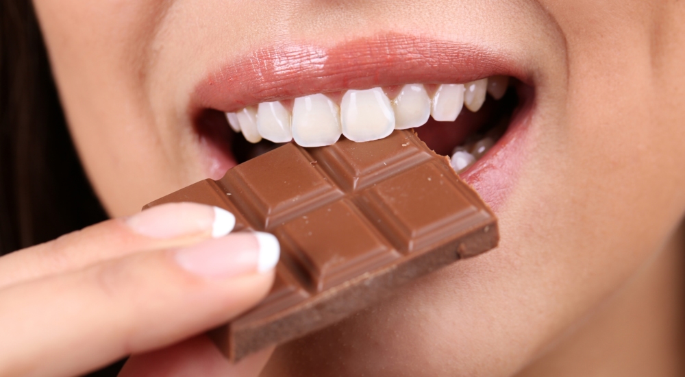 Kι όμως, δεν πρέπει να τρως σοκολάτα για να πάρεις ενέργεια πριν από την προπόνηση - Δες γιατί