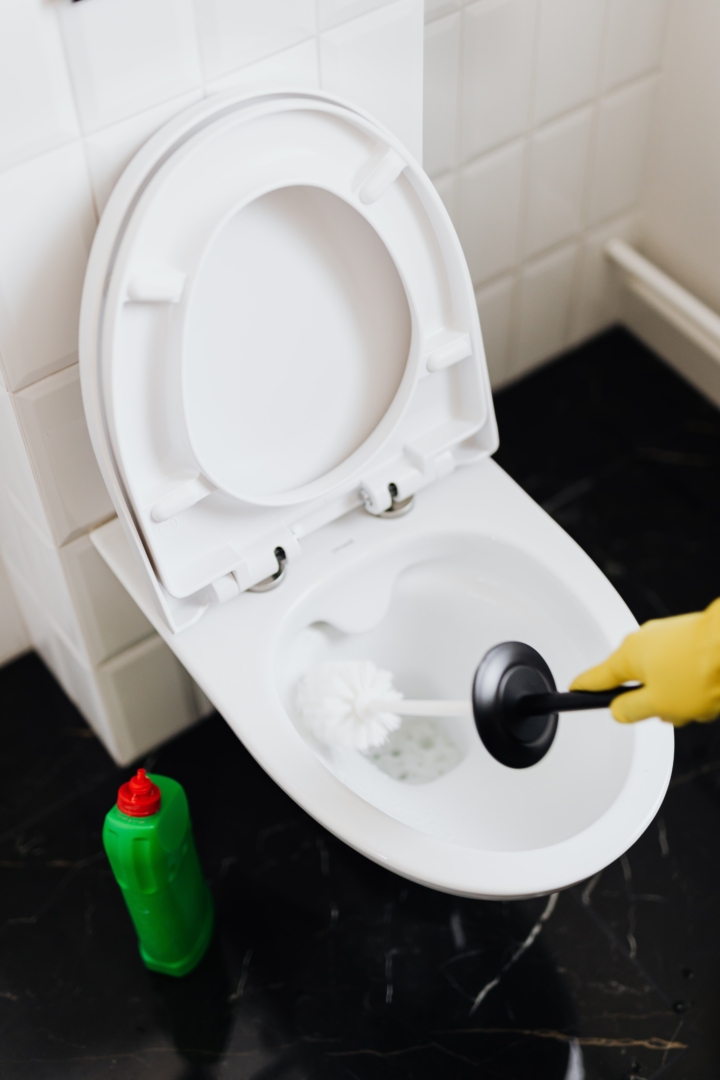 Ίσως το σαμπουάν σου να είναι η λύση για να ξεβουλώσεις την τουαλέτα σου 