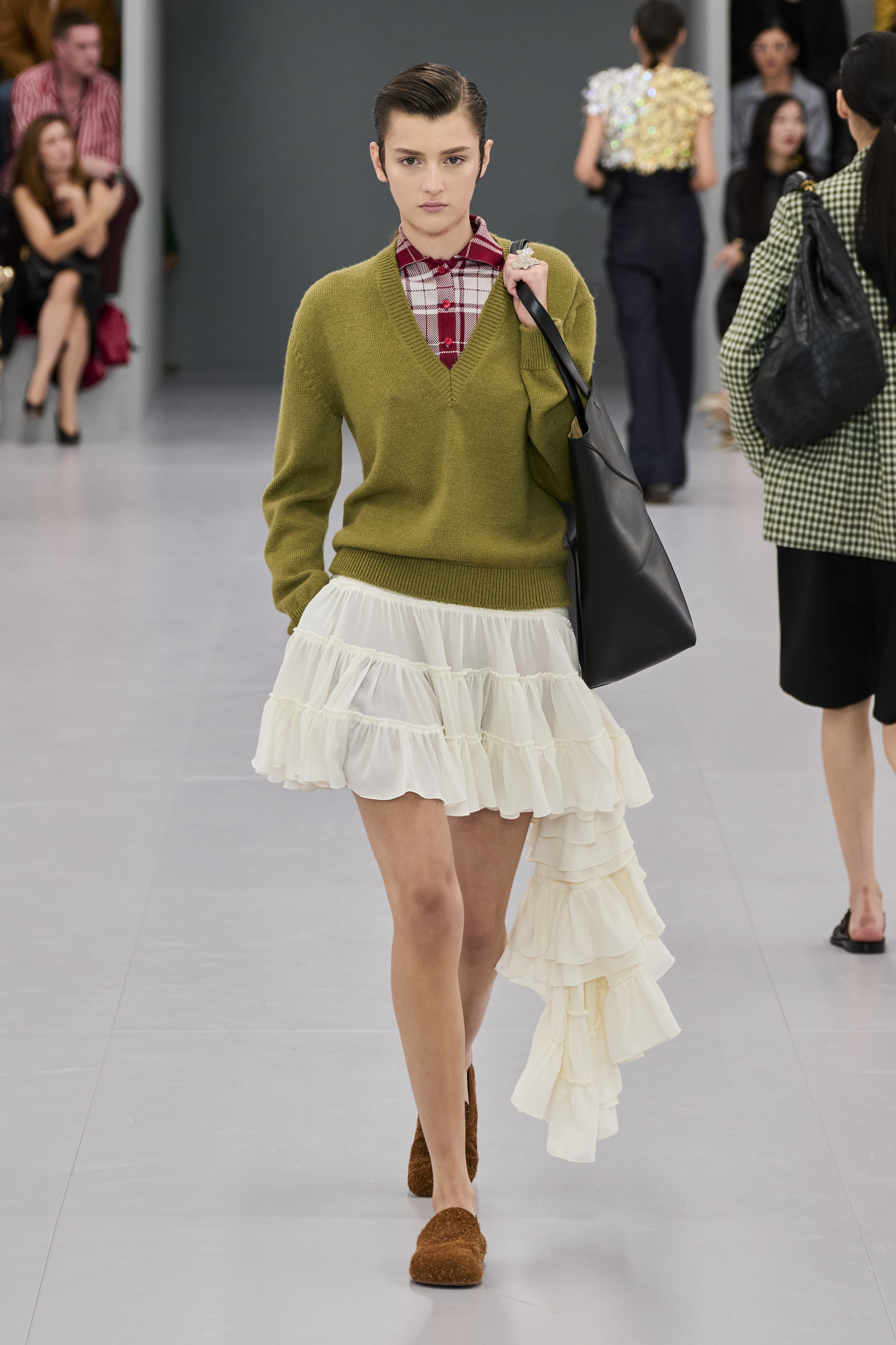 Η mini φούστα με βολάν είναι το ανοιξιάτικο κοριτσίστικο trend του '24