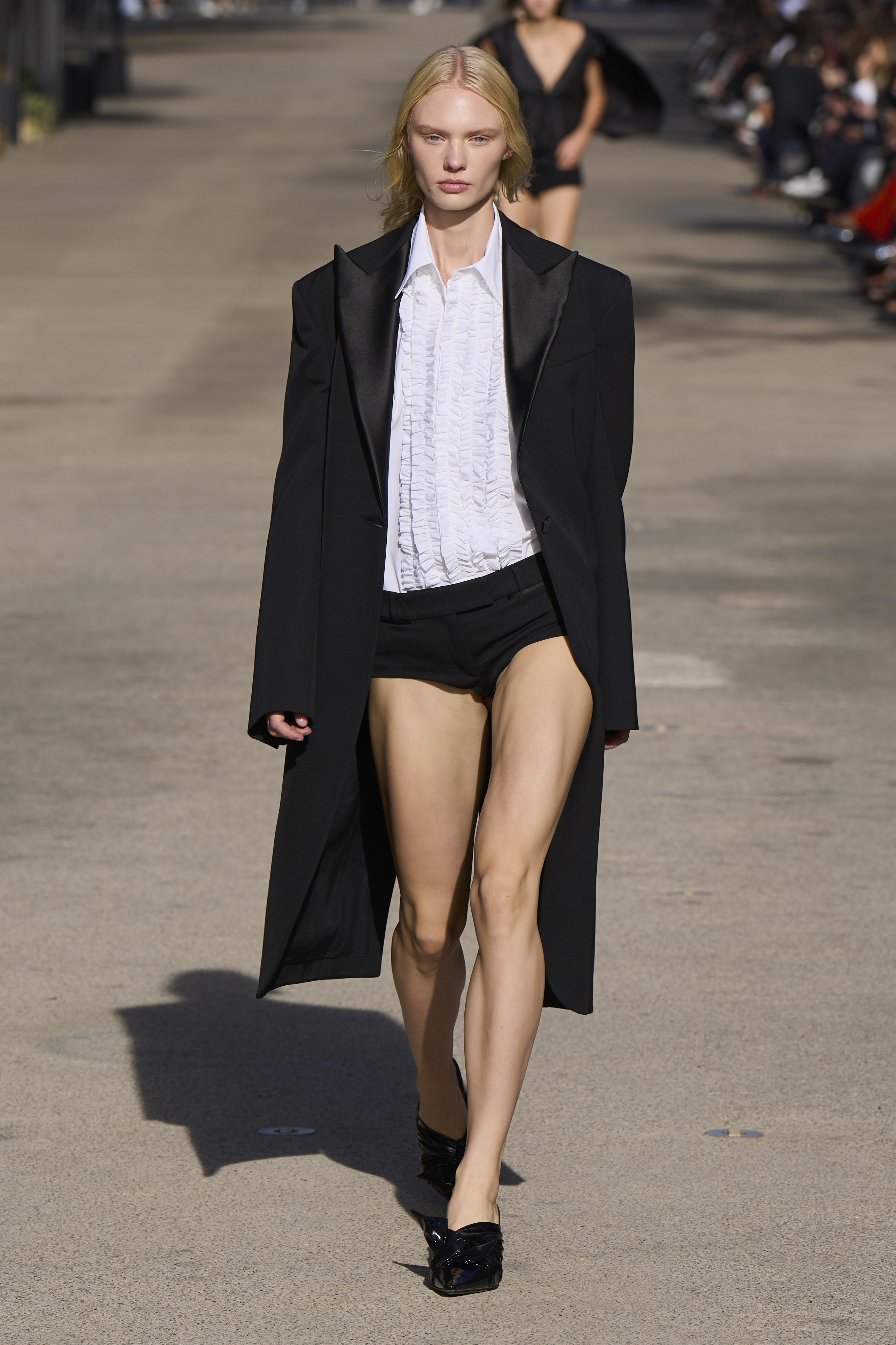 Spring 2024 Fashion Trend: Hot Pants το επίκεντρο κάθε ανοιξιάτικου look