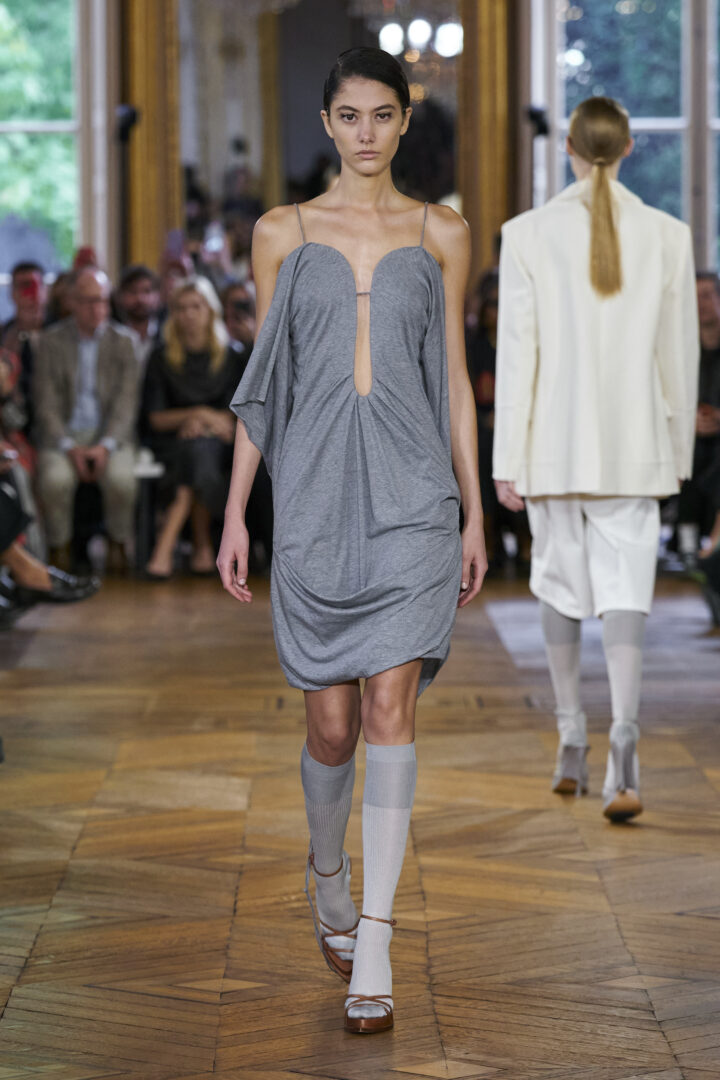 Τα 5 πιο χαρακτηριστικά trends για την άνοιξη-καλοκαίρι '24 που ξεχώρισαν στα shows στο Παρίσι