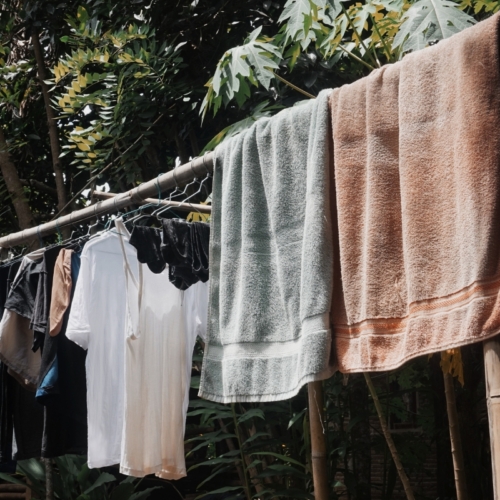Οι εναλλακτικές λύσεις στεγνώματος ρούχων όταν δεν έχεις χώρο για να τα απλώσεις