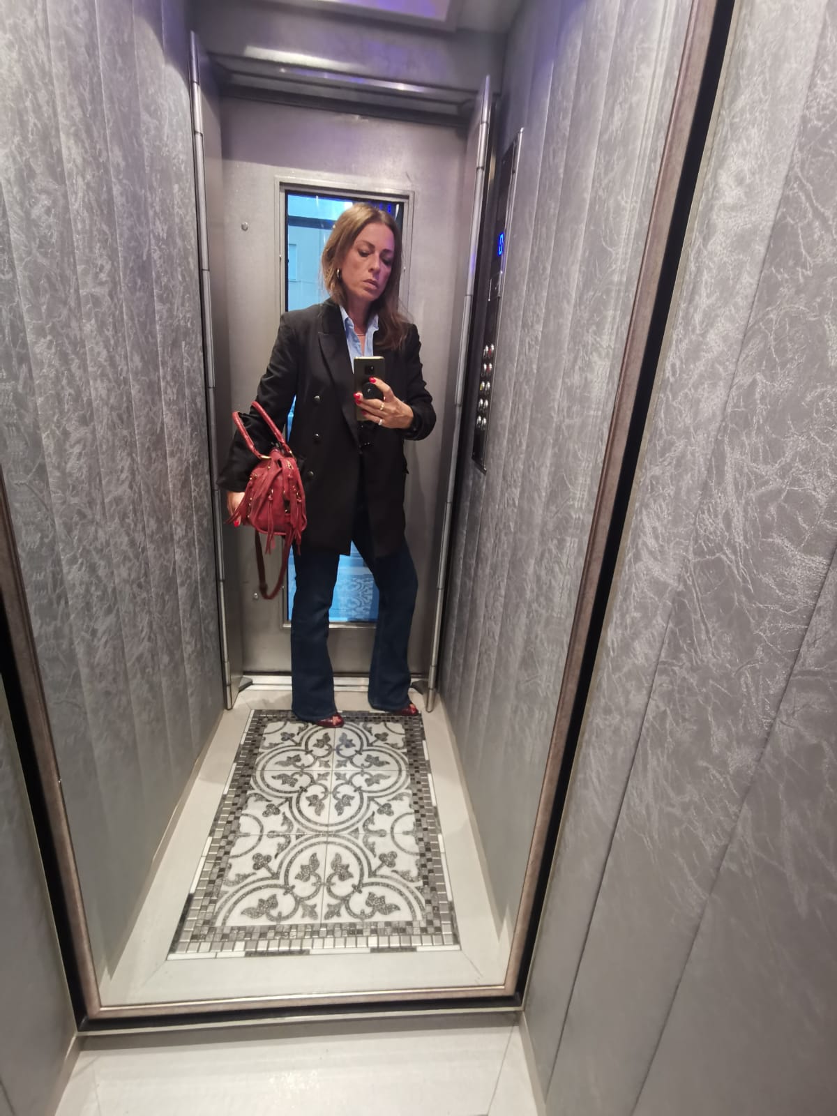 ιωάννα ιστορίες ασανσέρ