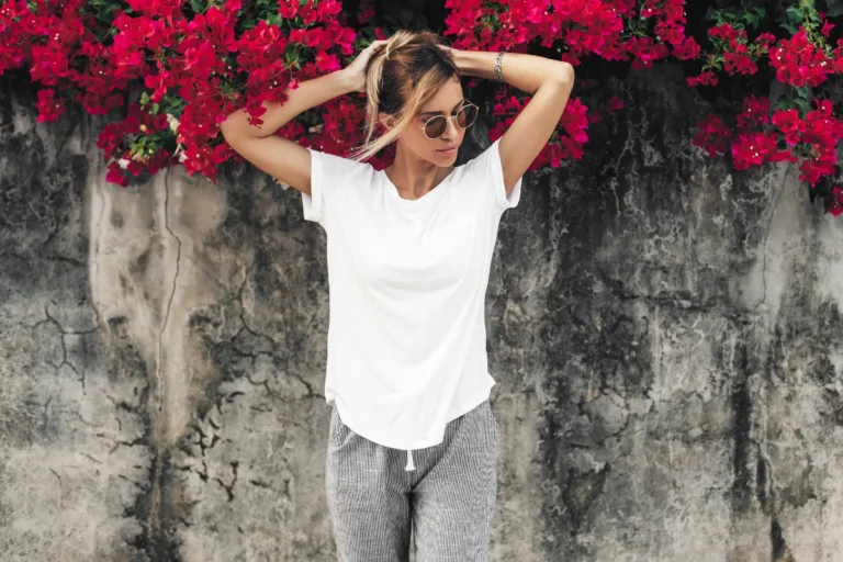 Οι κίτρινοι λεκέδες από τον ιδρώτα στο t-shirt σου θα εξαφανιστούν κάνοντας αυτό το hack