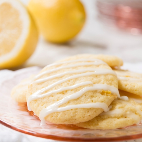 Φτιάξε εύκολα και λαχταριστά μαλακά μπισκότα λεμονιού με γλάσσο