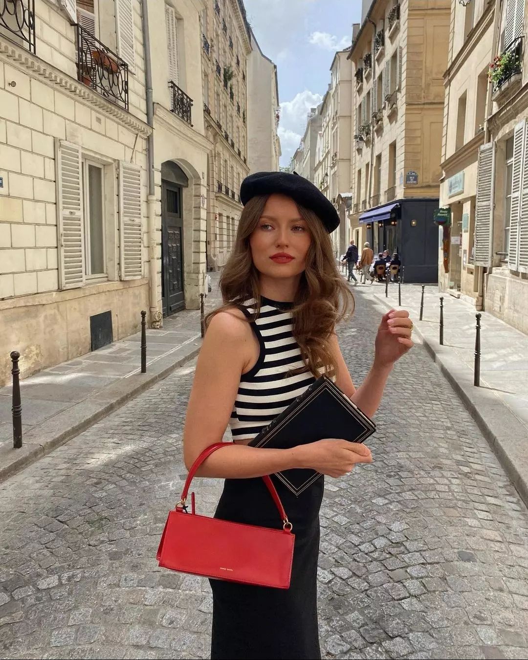 Το κόκκινο κραγιόν που λατρεύουν οι Γαλλίδες ταιριάζει υπέροχα σε κάθε γυναίκα