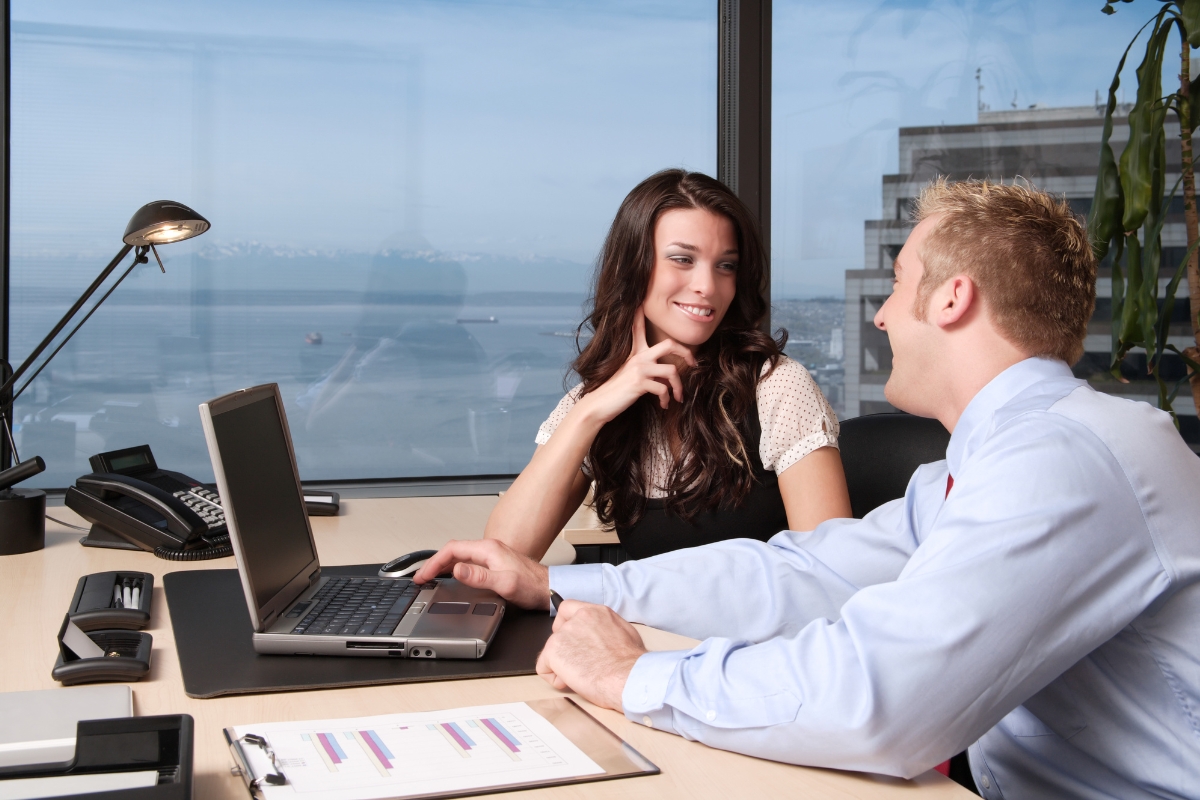 Πριν καν ξεκινήσεις ένα ειδύλλιο στο γραφείο μάθε αυτές τις 8 αλήθειες 