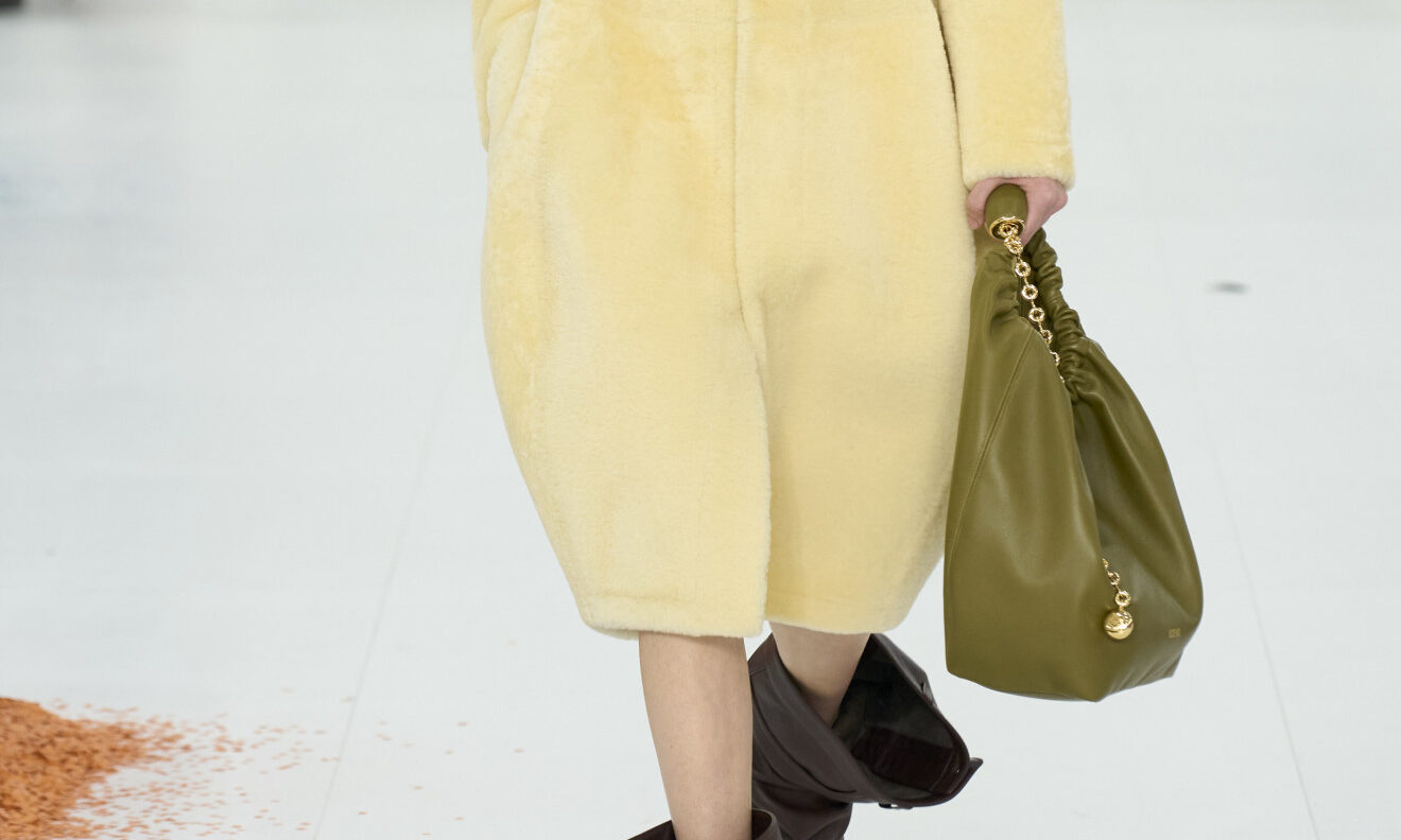 Αν σου αρέσει η Loewe Squeeze υπάρχουν εναλλακτικές αγορές για την πιο hot τσάντα του φθινοπώρου