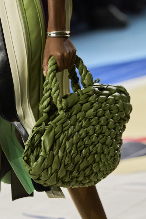 Από νοσταλγικές tote bag μέχρι τον χαρτοφύλακα αυτές είναι οι fashion τσάντες για την άνοιξη '24