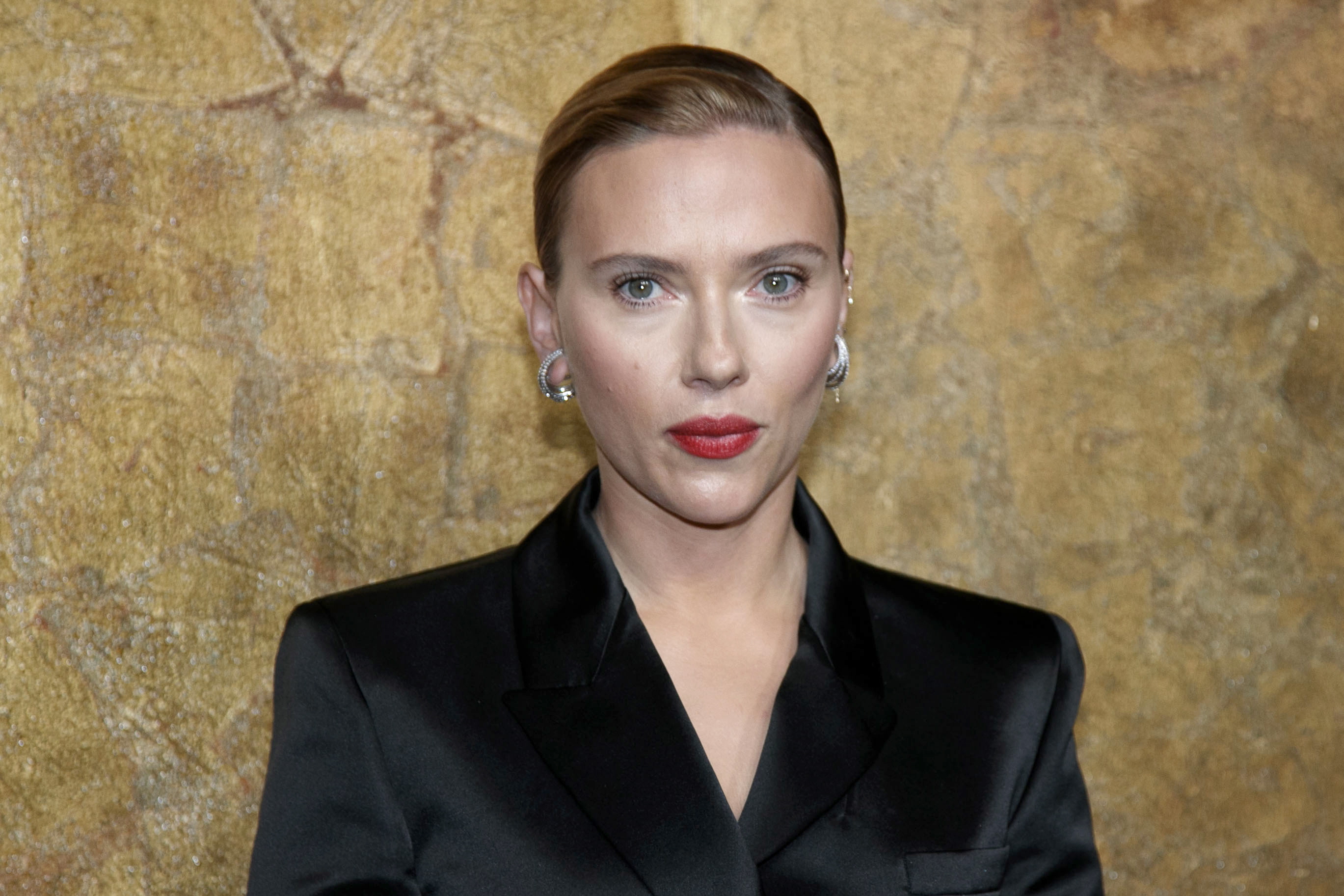 Η Scarlett Johansson μηνύει την εταιρεία που χρησιμοποίησε τη φωνή της για διαφήμιση μέσω AI