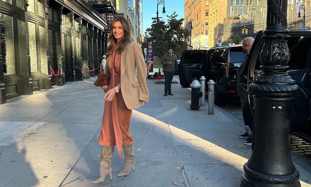 H Cindy Crawford φέρνει το φθινόπωρο με το απόλυτο stylish look-H ήσυχη πολυτέλεια στα καλύτερά της