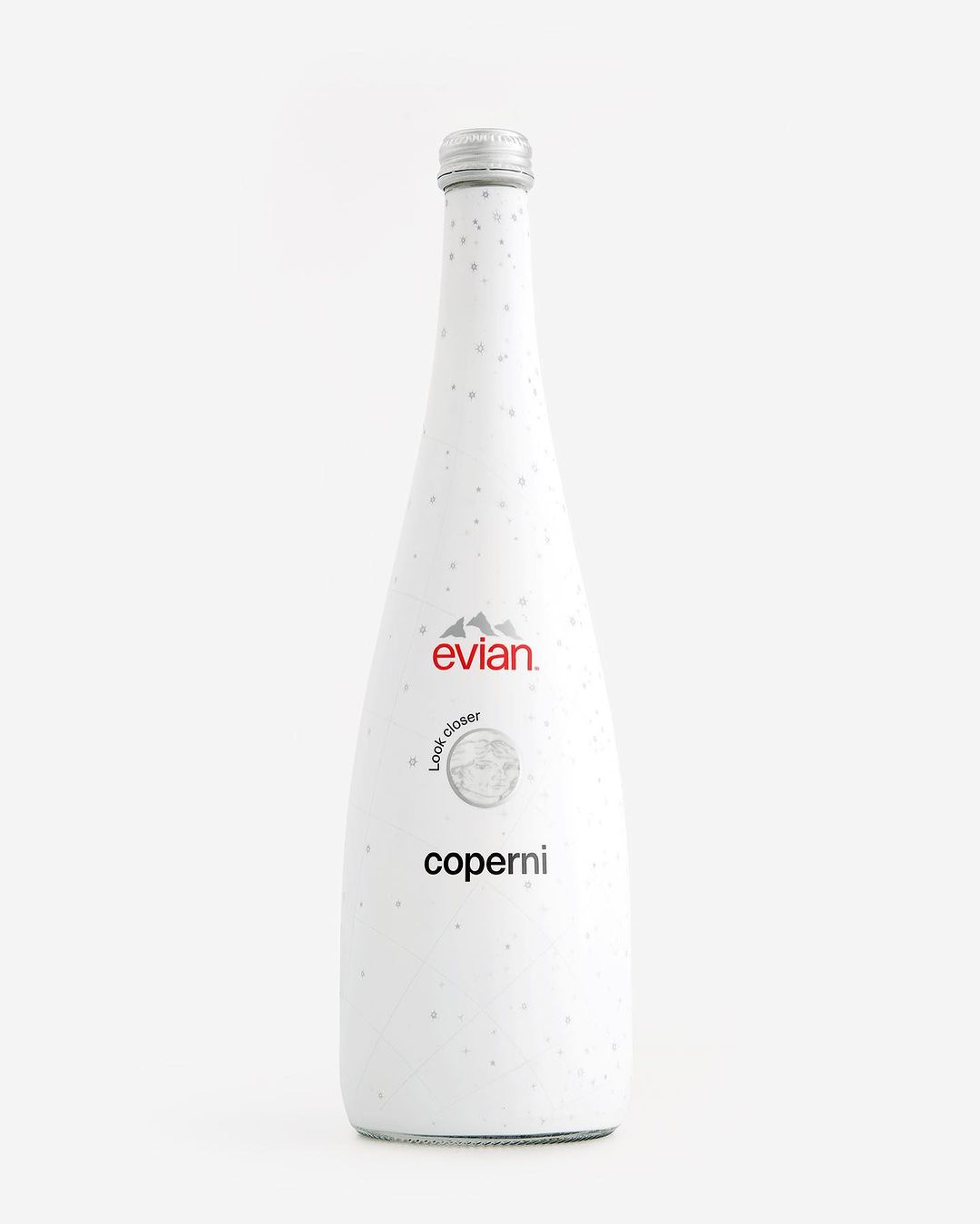 Το δίδυμο Coperni σχεδίασε το νέο μπουκάλι limited-edition της Evian