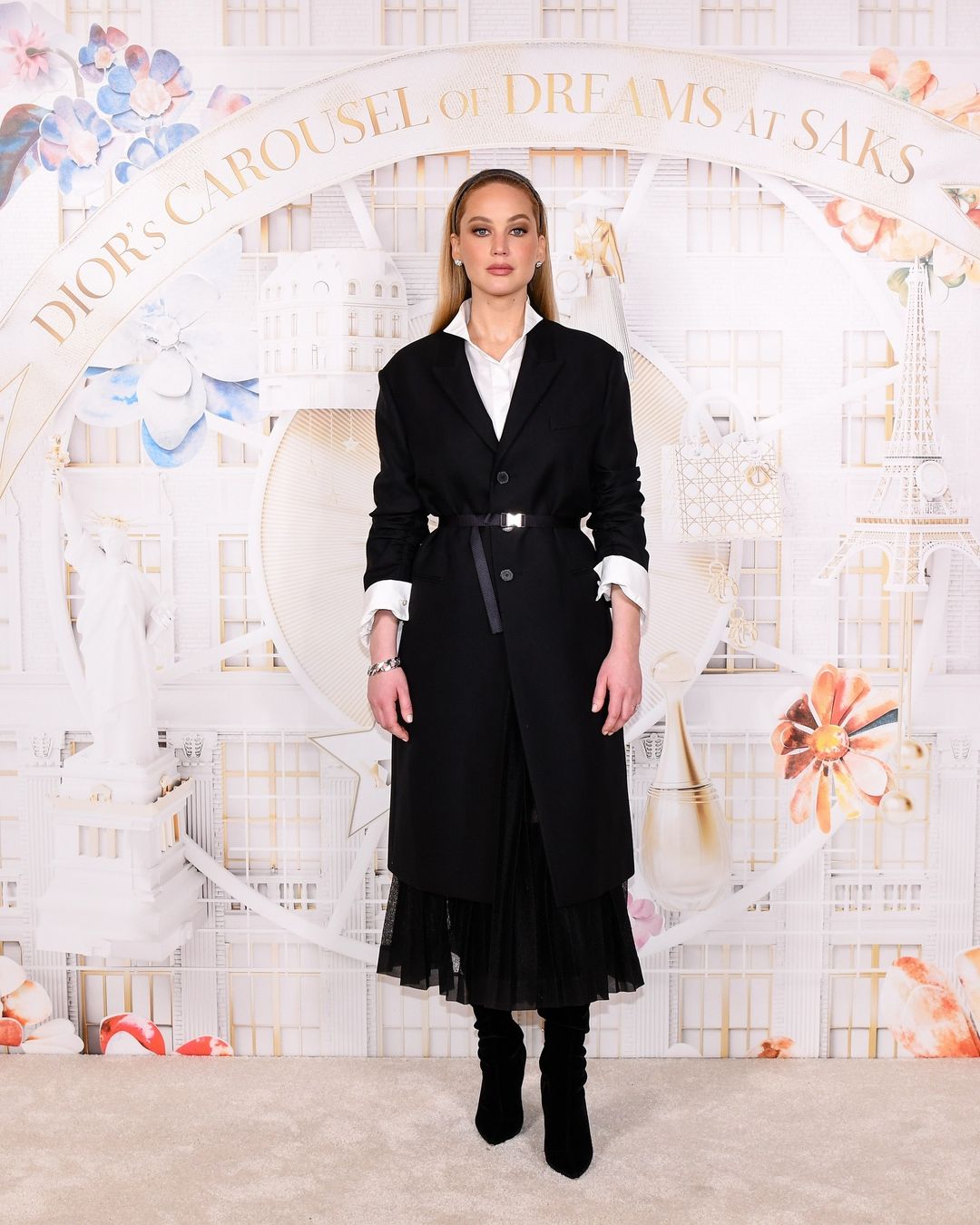Ο Dior και τα Saks συνεργάζονται και δημιουργούν το πιο ονειρικό Carousel για τα Χριστούγεννα