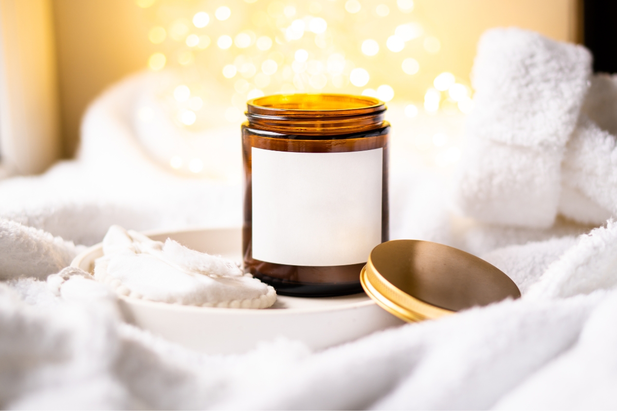 Το απλό hack που θα αφαιρέσει σε χρόνο dt τα αυτοκόλλητα από τα γυάλινα διακοσμητικά σου