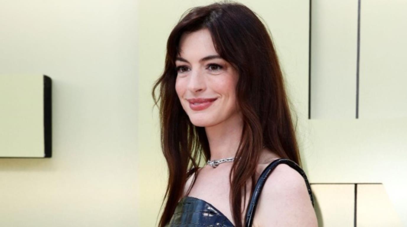 Anne Hathaway: «Μου είπαν πως η καριέρα μου θα τελείωνε στα 35»