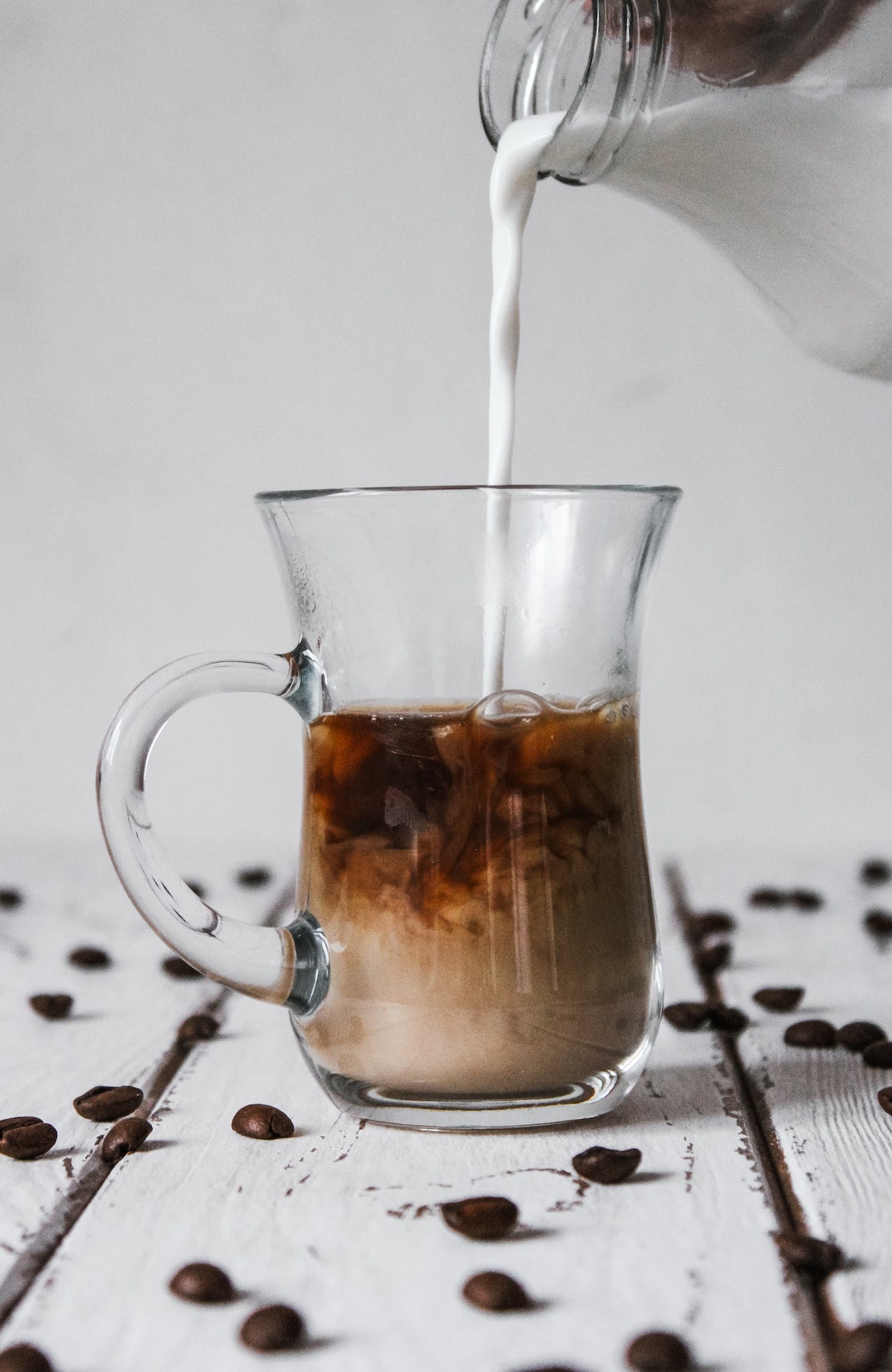 Απολαμβάνεις τον καφέ με γάλα; Η πιο υγιεινή επιλογή που μπορείς να κάνεις
