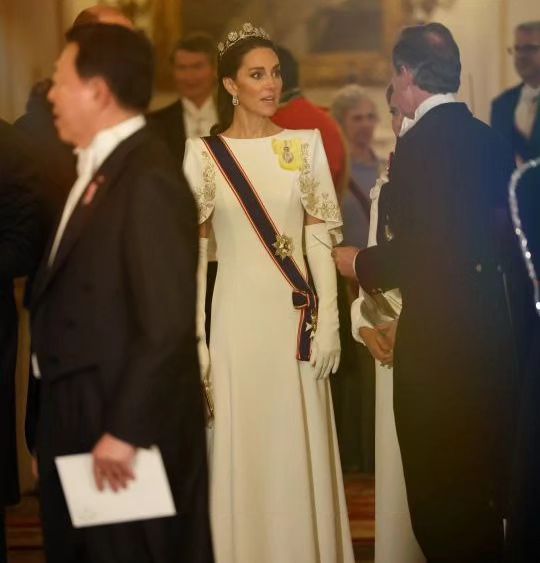 Η Kate Middleton φόρεσε την «Strathmore Rose Tiara» που είχε να φορεθεί σχεδόν 1 αιώνα