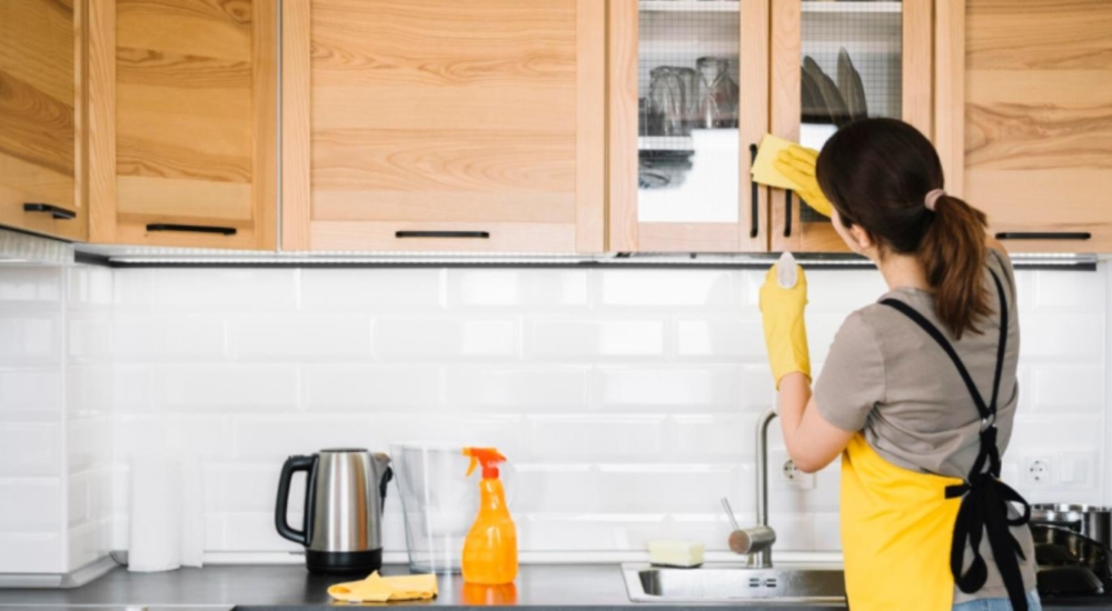 Το μυστικό για να έχεις πάντα καθαρά ντουλάπια στην κουζίνα