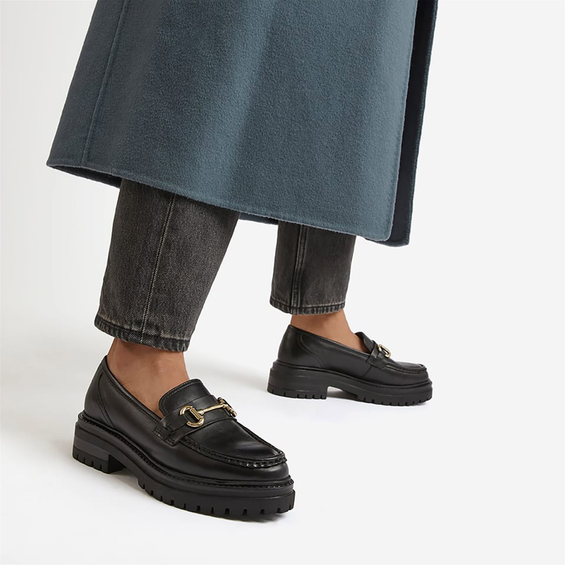 Συνδύασε τα loafers, τη διαχρονική βάση των παπουτσιών, με 4 τρόπους για ultra trendy εμφανίσεις