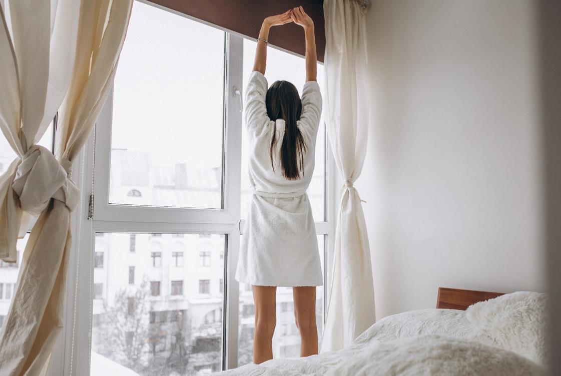 7 tips για να σηκώνεσαι νωρίς το πρωί από το κρεβάτι