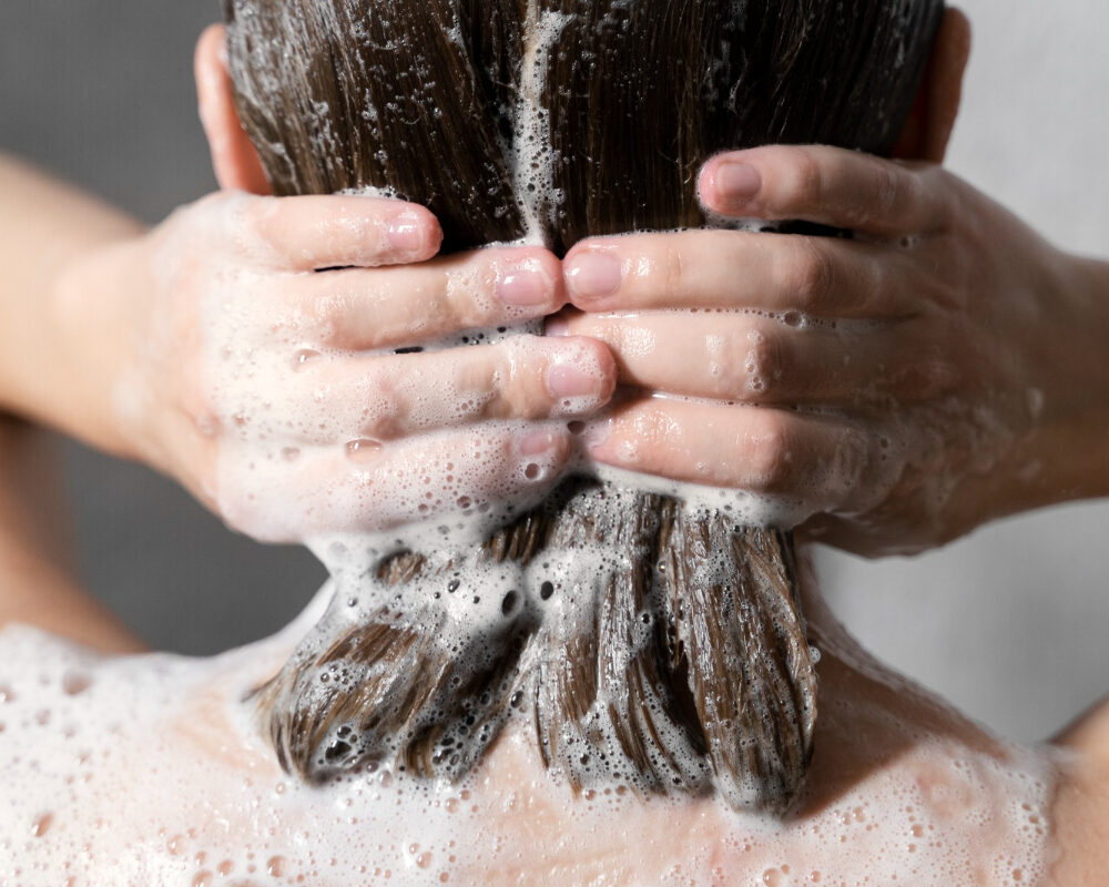 Να γιατί πρέπει να χρησιμοποιείς 3 φορές σαμπουάν όταν λούζεσαι