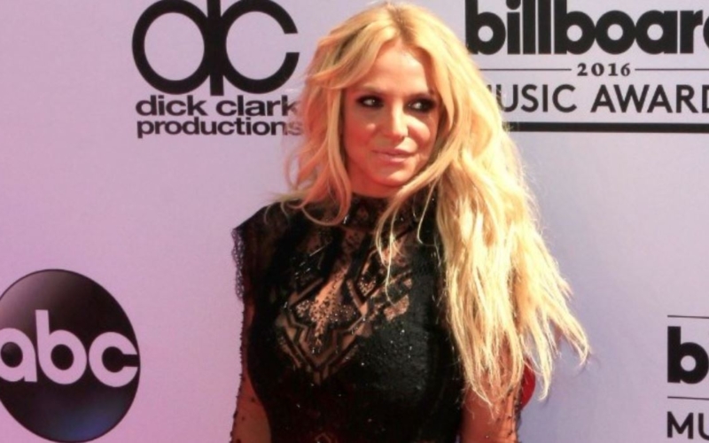 Britney Spears: Ο Brad Pitt και η Reese Witherspoon θέλουν τα δικαιώματα του βιβλίου της για ταινία