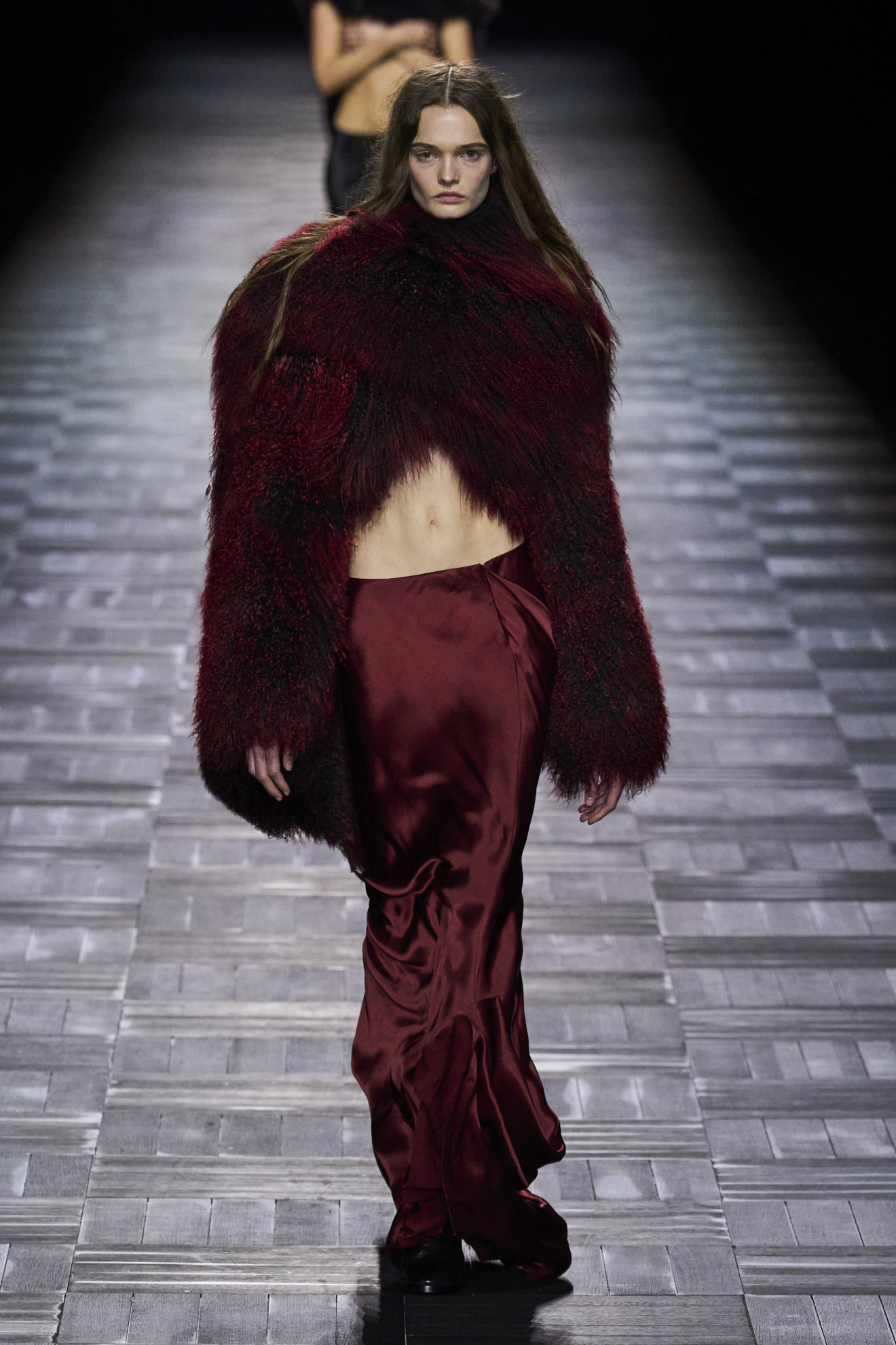 Τo γούνινo πανωφόρι είναι το key piece που πρέπει να αποκτήσεις για cool και κομψά ντυσίματα