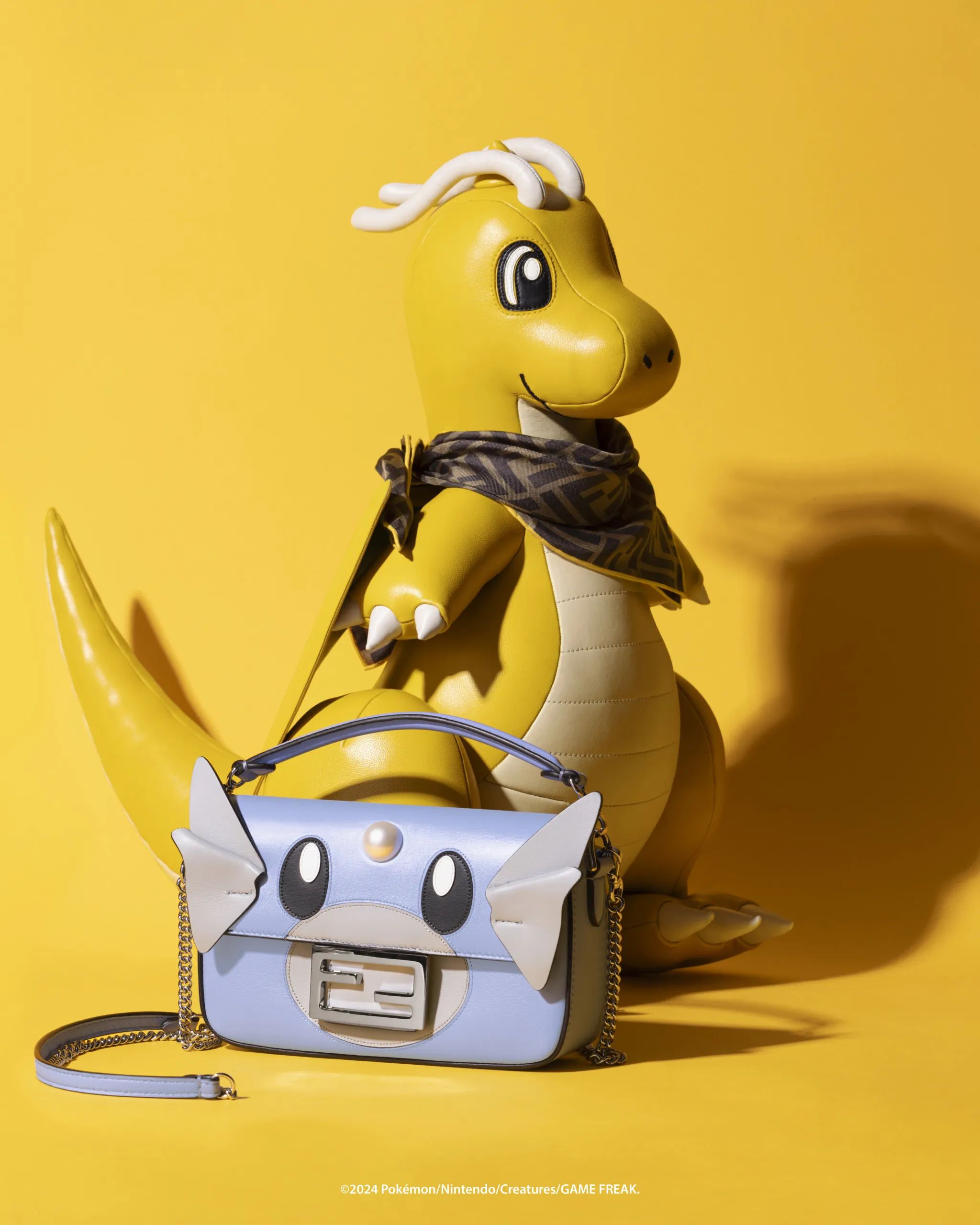 Η παιχνιδιάρικη συνεργασία του οίκου Fendi θα φέρει ένα Pokémon δράκο στις τσάντες του
