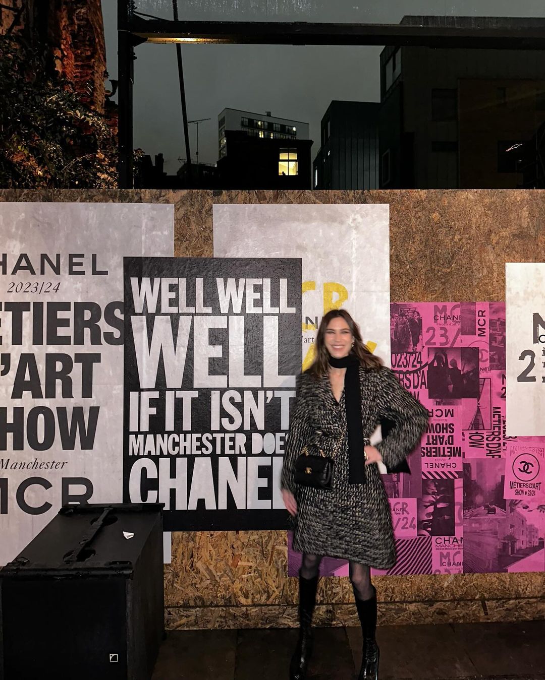 Η Chanel πηγαίνει στο Μάντσεστερ για το Métiers d'Art 2024 υπό τον ήχο της punk μουσικής σκηνής