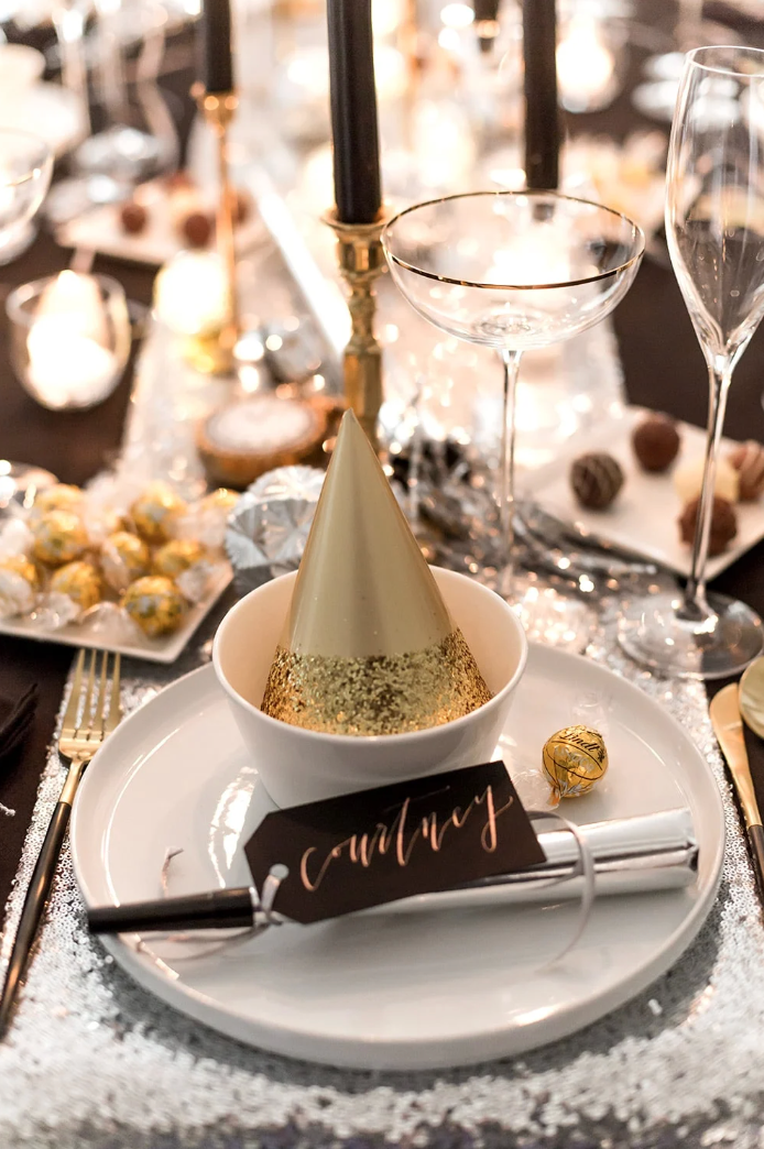 Υποδέξου το 2024 με stylish και festive ιδέες για το τραπέζι της Παραμονής Πρωτοχρονιάς