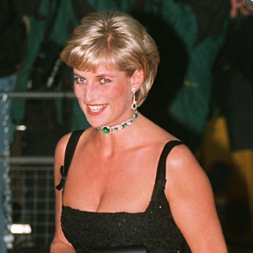Ένα βραδινό φόρεμα της πριγκίπισσας Diana άγγιξε το ρεκόρ 1,1 εκατομμυρίων δολαρίων σε δημοπρασία