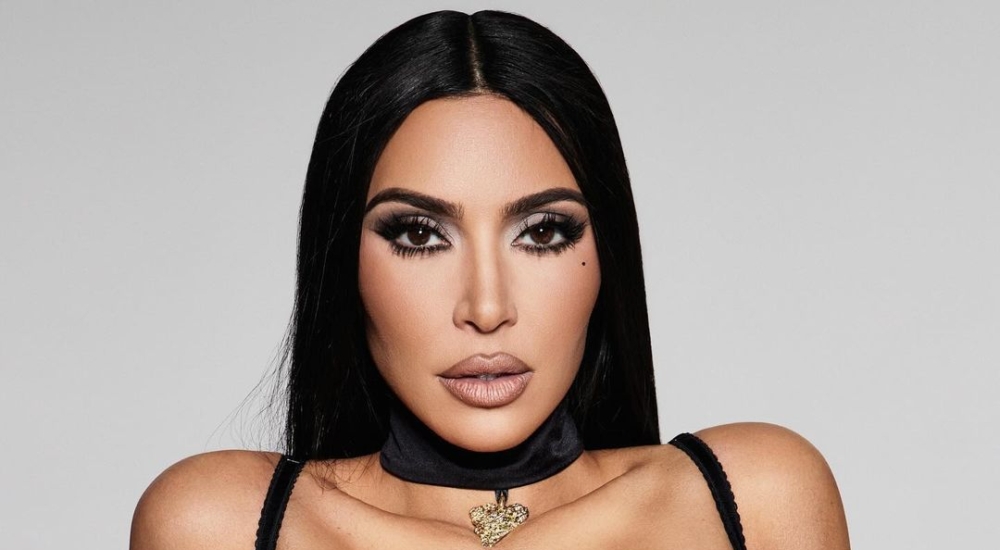 Η νέα συλλογή της Kim Kardashian για τη Skims έχει μια πιο naughty διάθεση