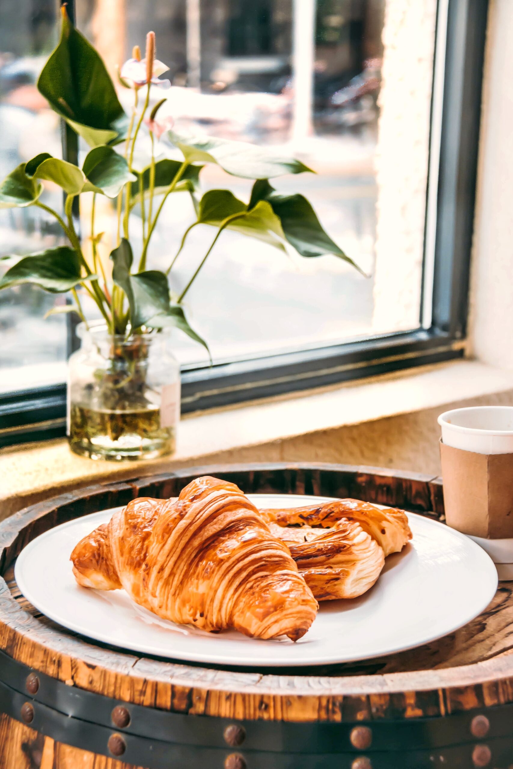 Τα πιο νόστιμα κρουασάν με ζαμπόν και τυρί που μπορείς να φτιάξεις με 3 μόνο υλικά