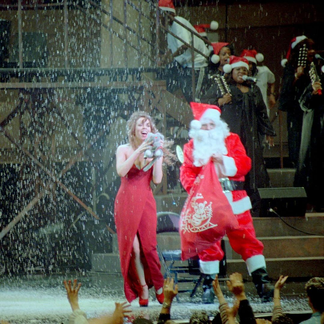 Πώς η Mariah Carey κατέκτησε τα Χριστούγεννα και είναι αναμφίβολα η βασίλισσα τους
