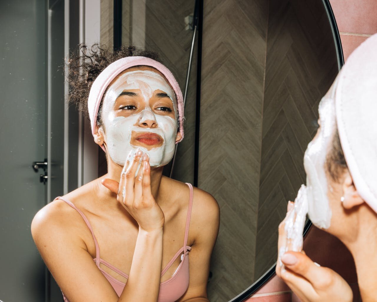 Η νυχτερινή ρουτίνα περιποίησης του δέρματος που ακολουθούν οι περισσότεροι δερματολόγοι