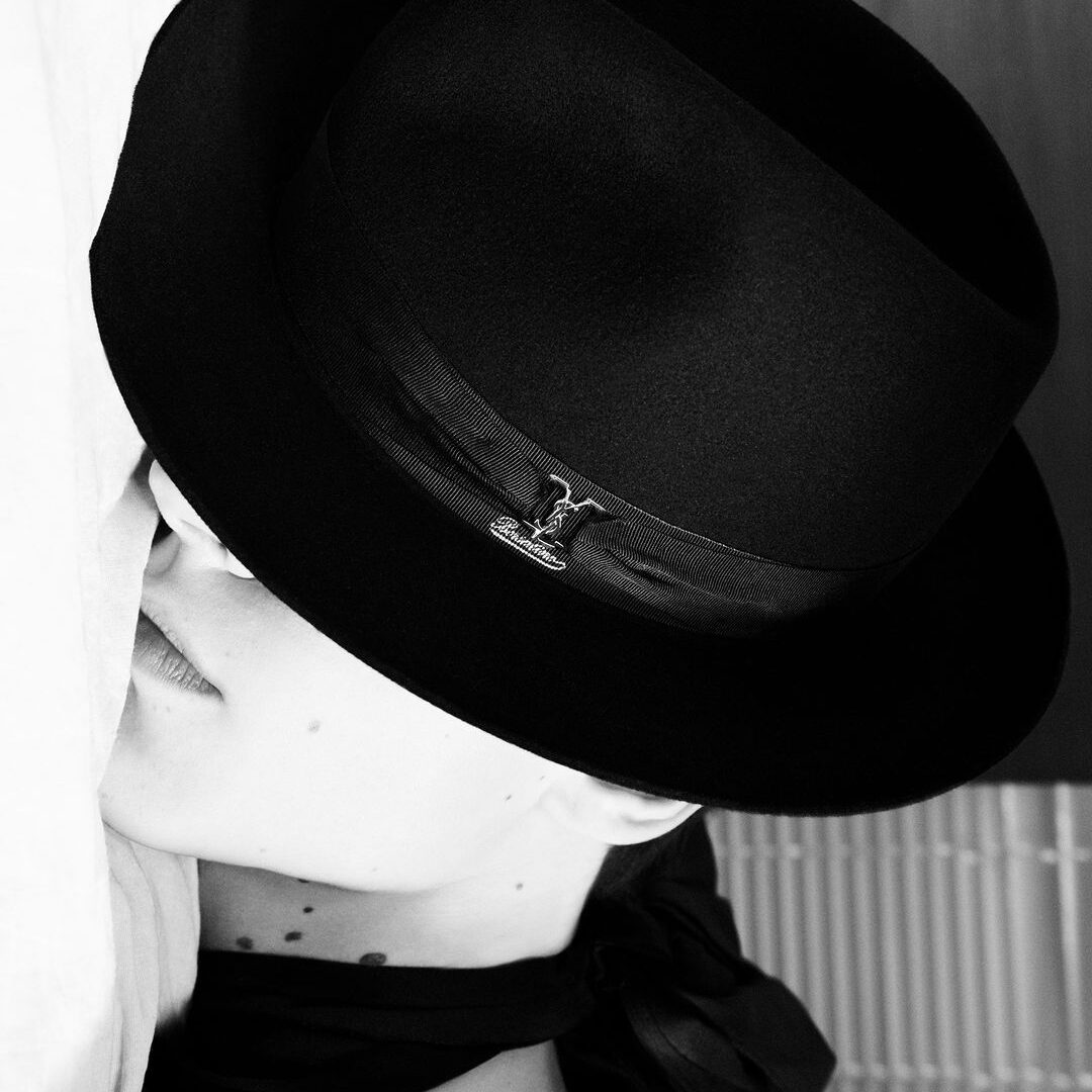 Ο Saint Laurent και το διάσημο brand καπέλων Borsalino συνεργάζονται σε μια capsule συλλογή