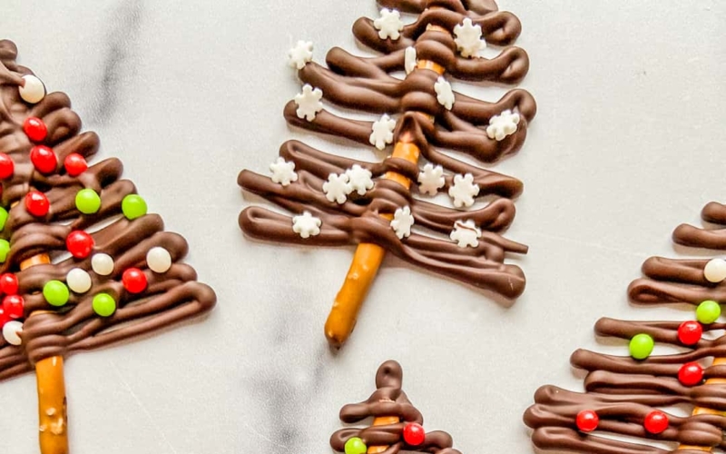 Nόστιμα χριστουγεννιάτικα δεντράκια με σοκολάτα κι ένα ακόμη υλικό
