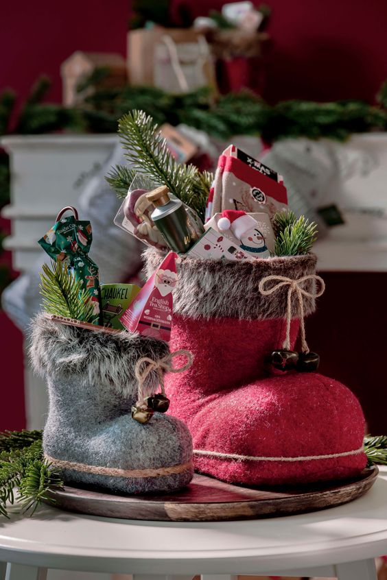 DIY:Φτιάξε τη μπότα του Άγιου Βασίλη από ένα χάρτινο ποτήρι και μια χαρτοπετσέτα και γέμισέ τη δώρα