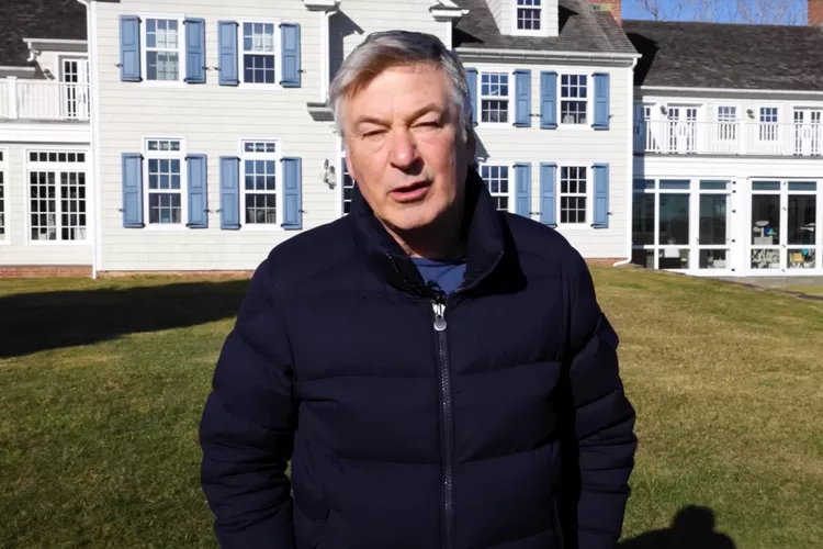 Ο Alec Baldwin ξέρει από σωστό Marketing! Πουλά το σπίτι του στο Hamptons μέσω ενός video