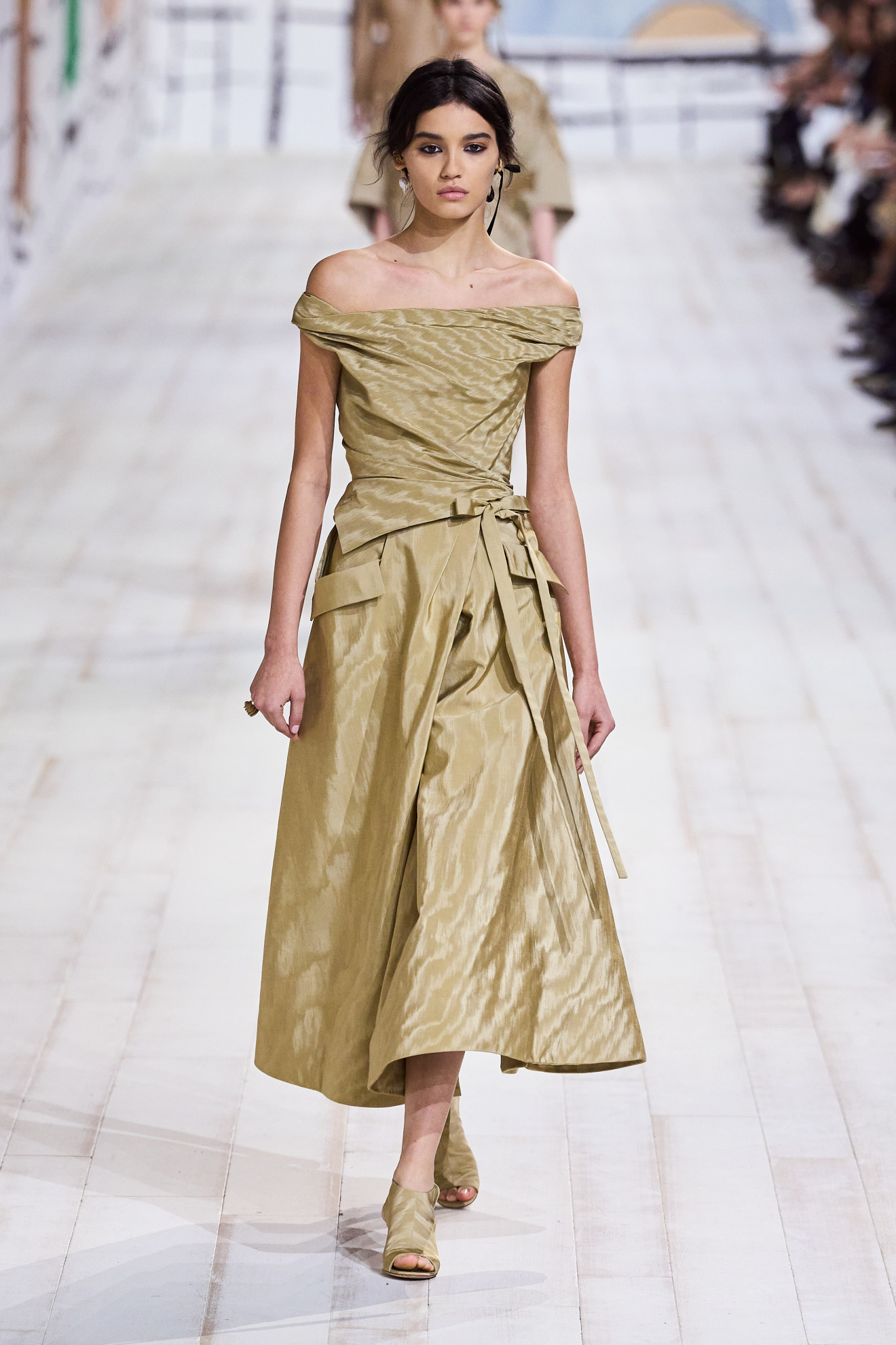 Το show Dior Haute Couture SS 2024 ήταν μια ωδή στο moiré ύφασμα