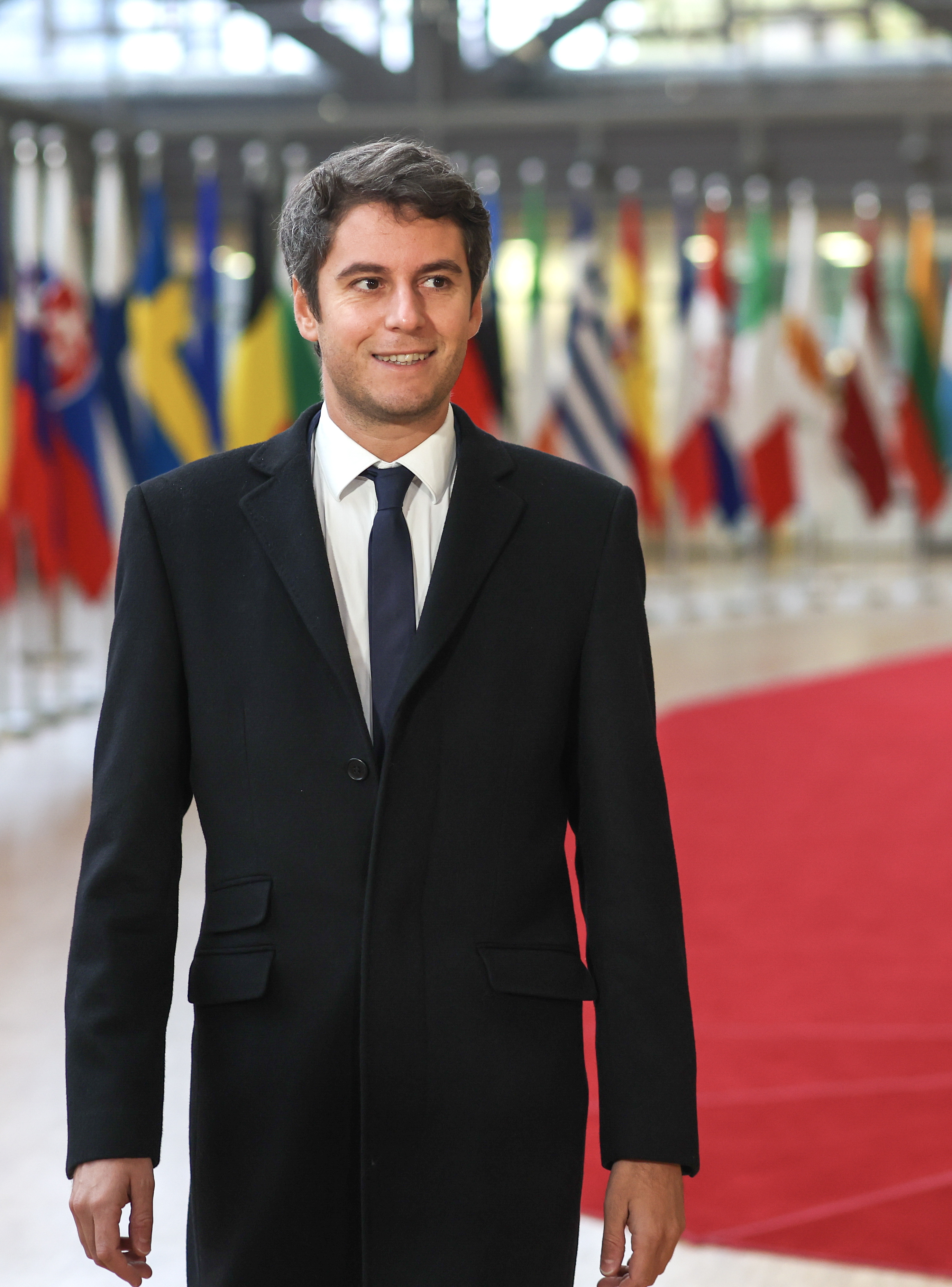 Gabriel Attal: Όλα όσα πρέπει να ξέρεις για τον νεότερο στην ιστορία πρωθυπουργό της Γαλλίας