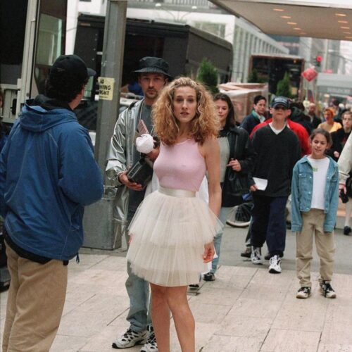 Η iconic tutu φούστα της Carrie Bradshaw από το Sex and the City βγαίνει σε δημοπρασία