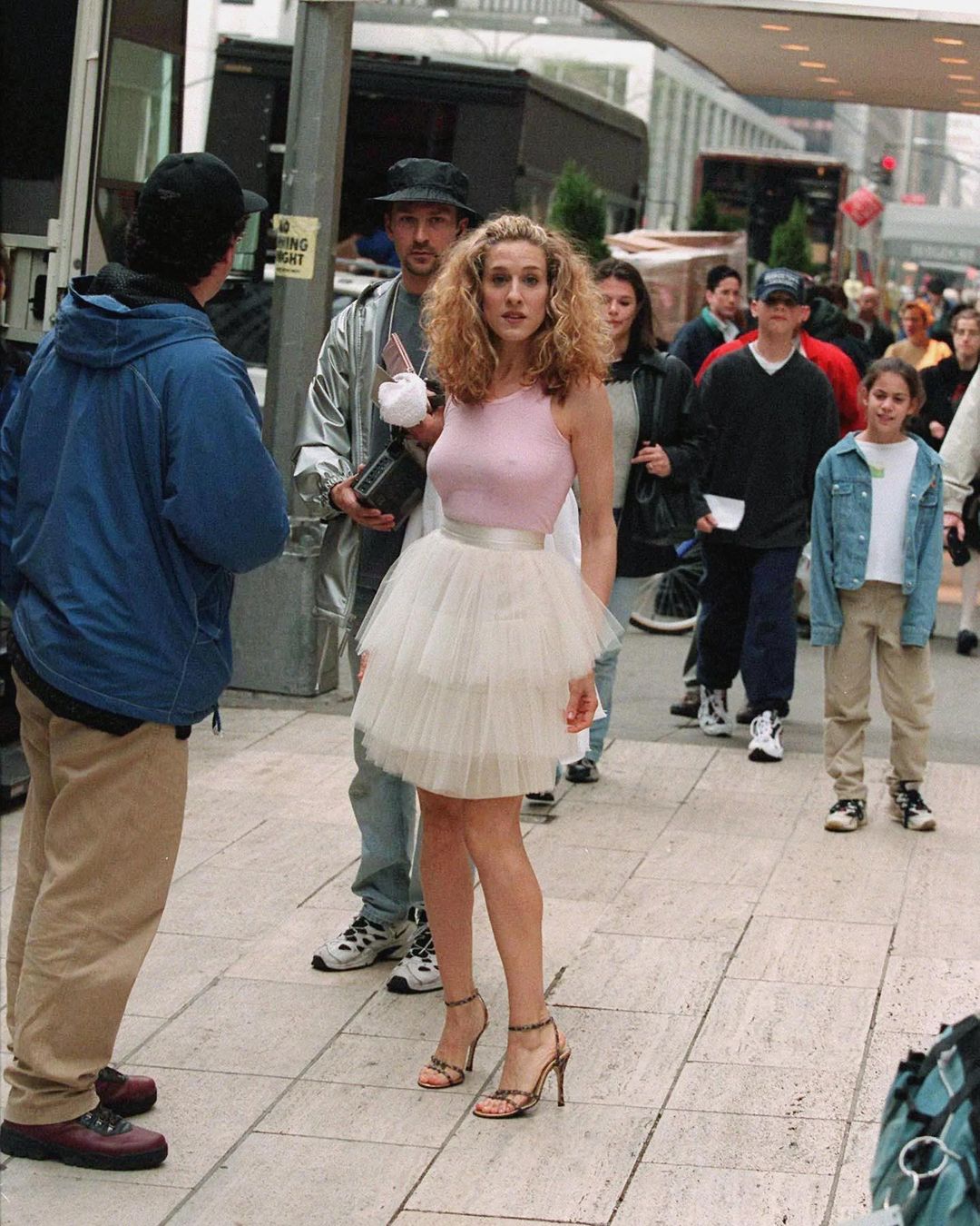 Η iconic tutu φούστα της Carrie Bradshaw από το Sex and the City βγαίνει σε δημοπρασία