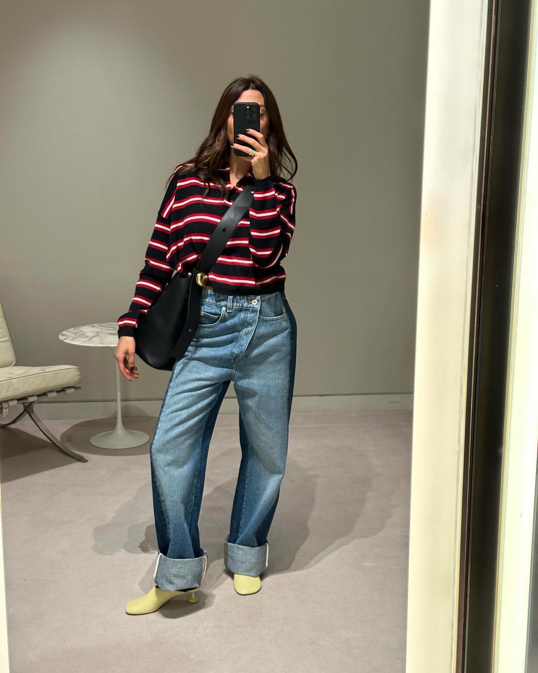 Baggy, slouchy jeans: Το 2024 είναι επίσημα η χρονιά αυτής της περίεργα, όμορφης τάσης