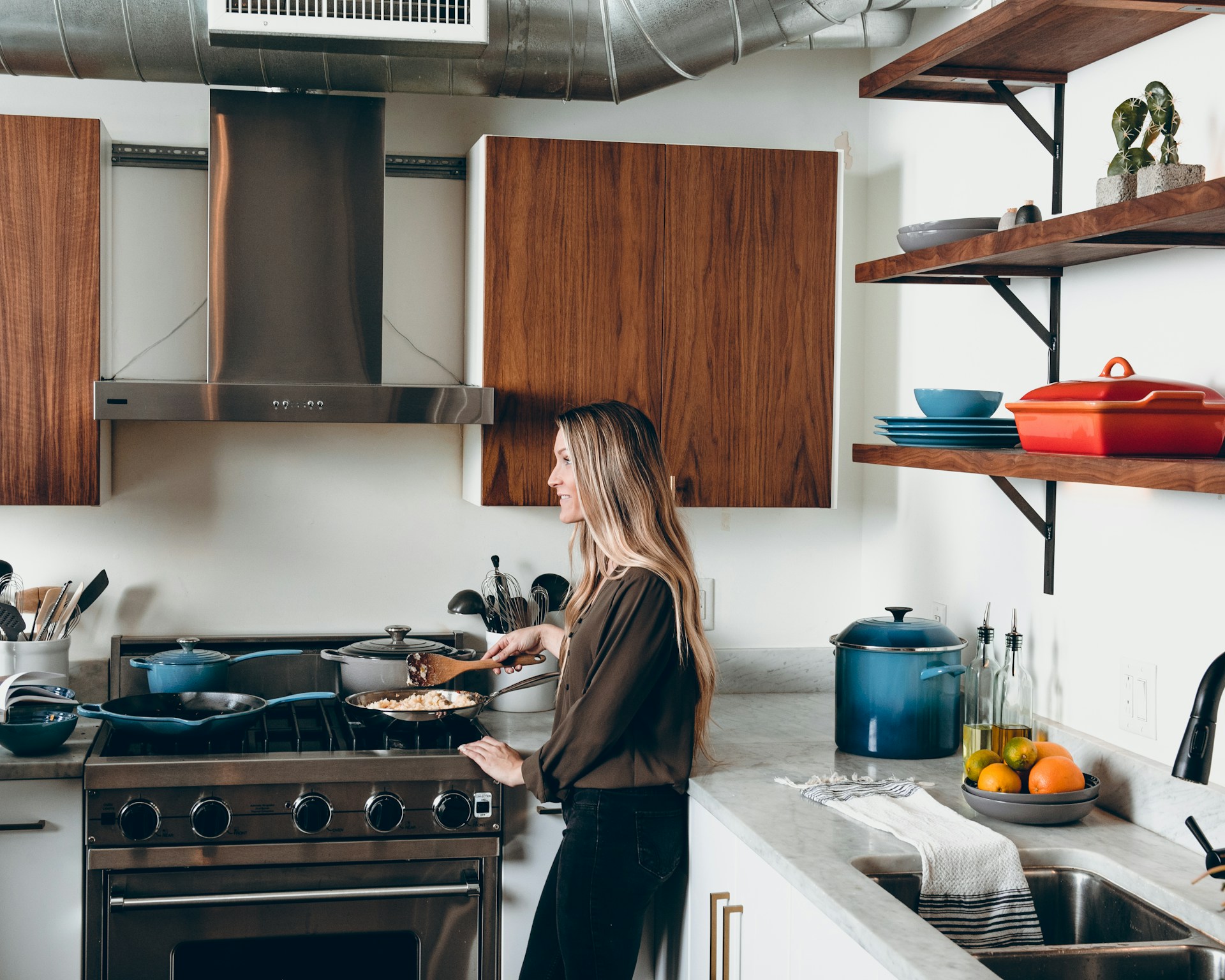 4 λάθη που κάνεις όταν καθαρίζεις την κουζίνα σου και κάνουν κακό παρά καλό
