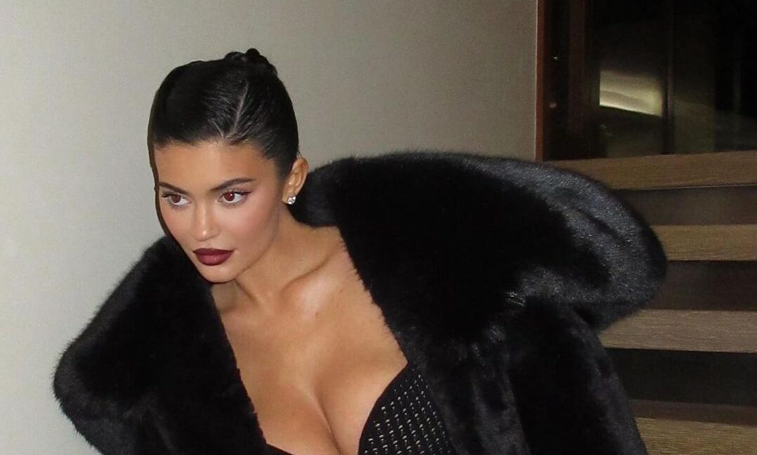 Solitaire Diamond Earrings: Η τάση στα κοσμήματα για το ’24 εμπνέεται από τη δεκαετία του 1960