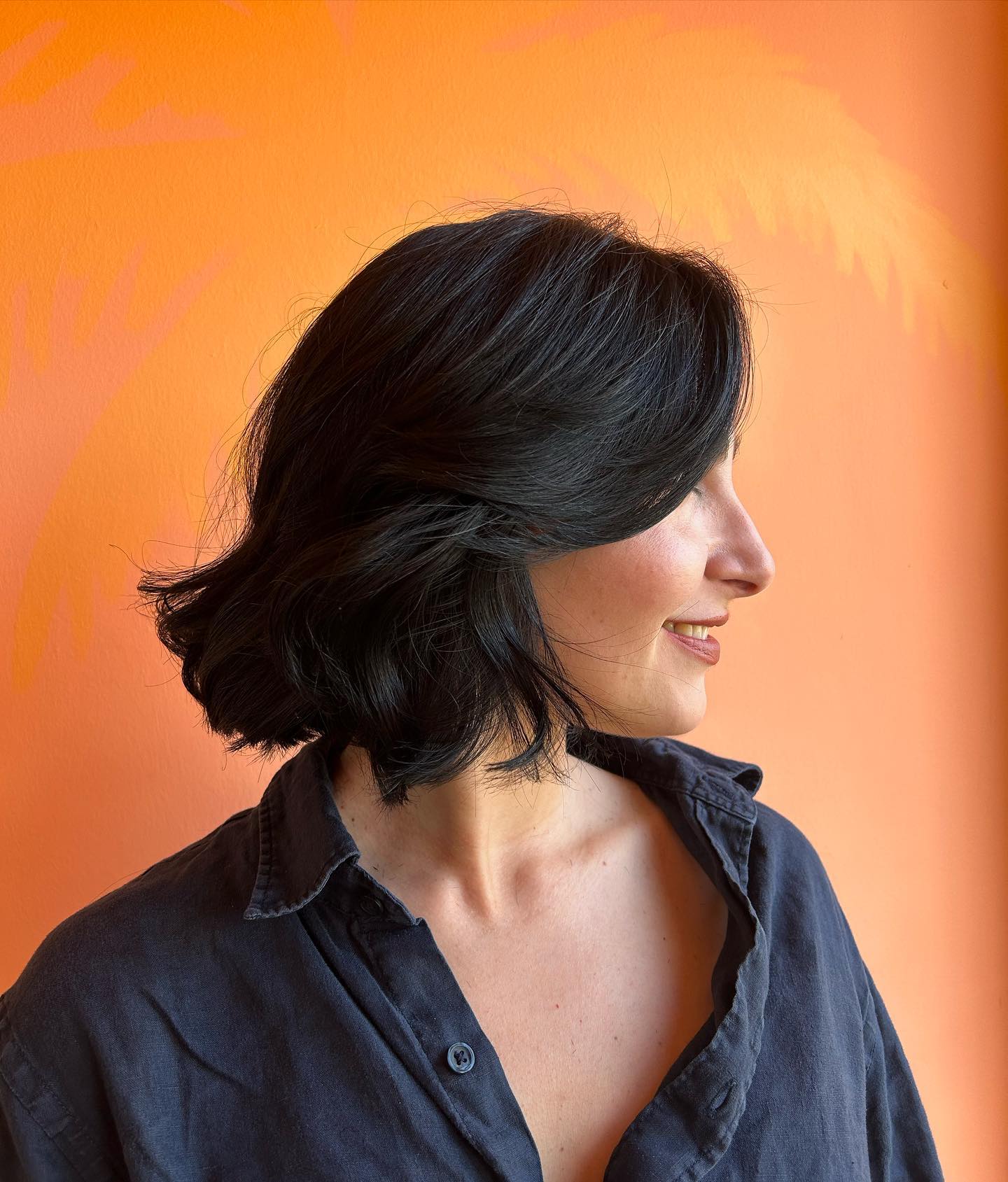 Mom Haircut: Το κυρίαρχο hair trend του 2024 που θα δώσει αέρα στα μαλλιά σου