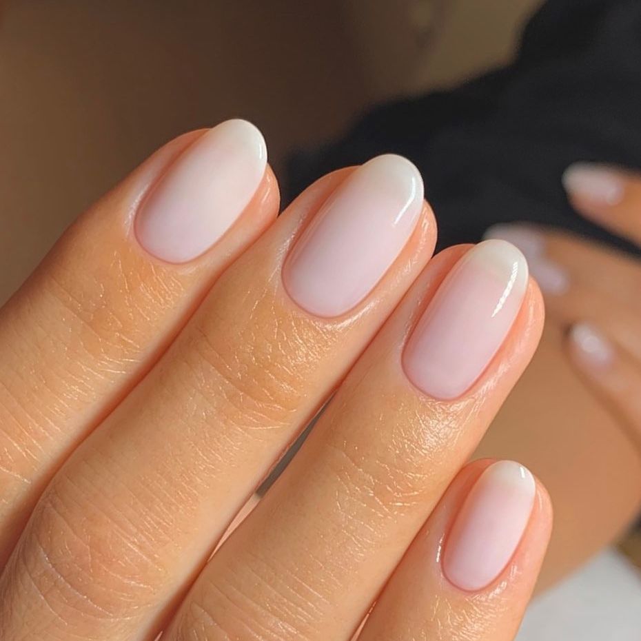 Almond nails: Το σχήμα που κολακεύει τα νύχια και 6 ιδέες για να επιλέξεις αυτό που σου ταιριάζει